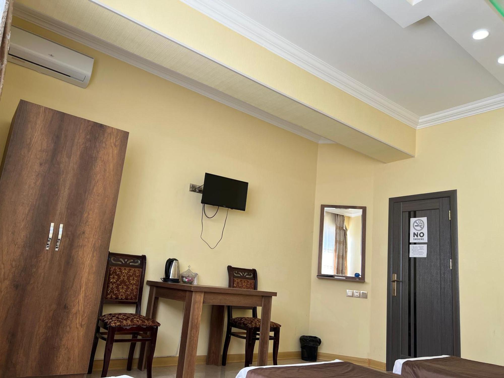 Rahat Hotel Ganja Esterno foto